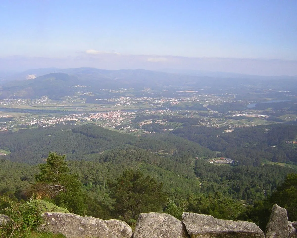 Vista desde el monte Aloia sobre valles y pueblos de la zona del bajo Miño