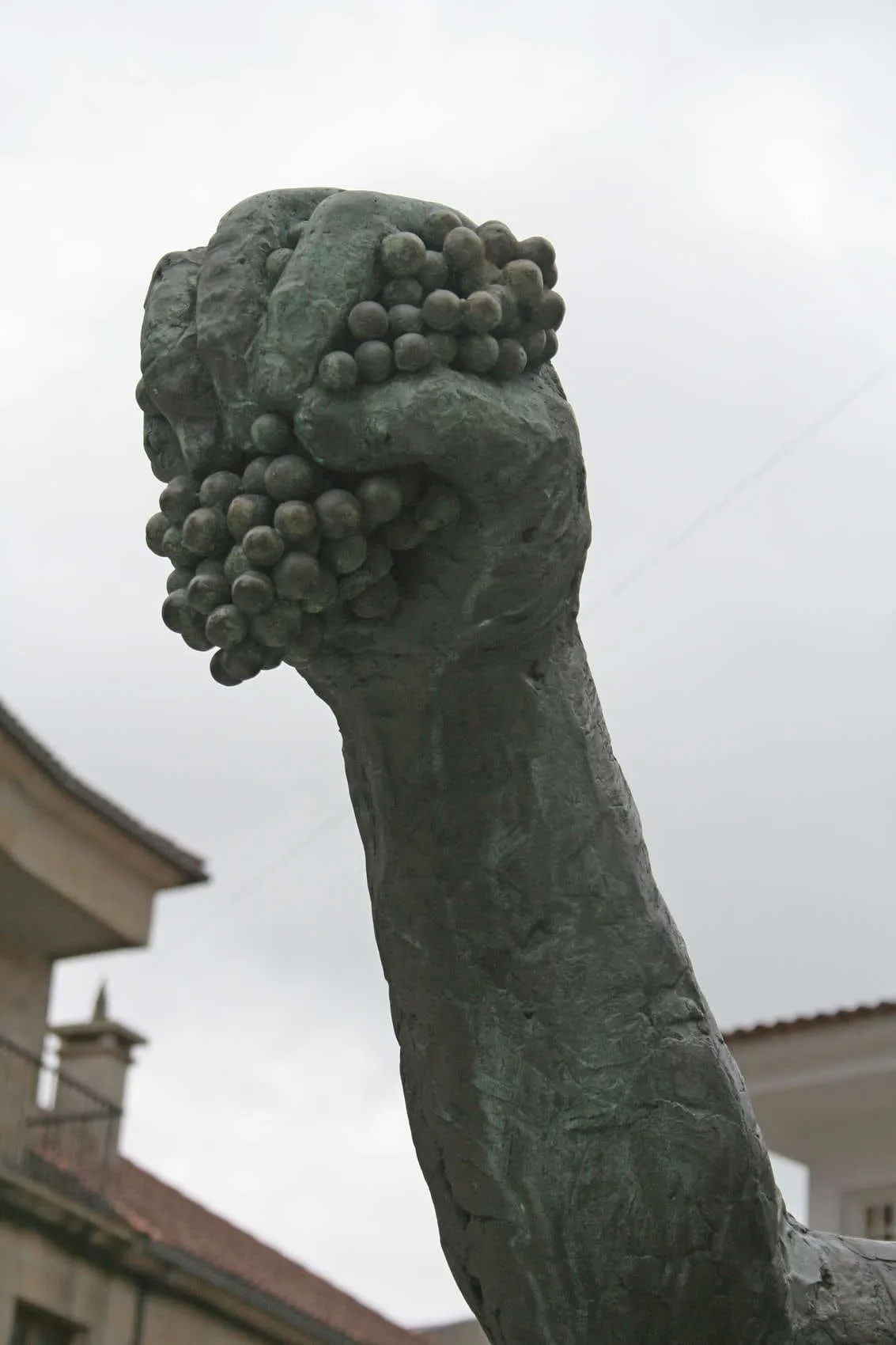 Detalle de las uvas que sostiene la mano alzada del Baco
