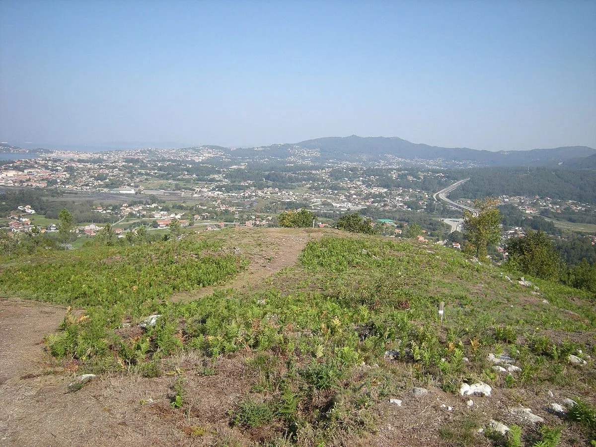 Vista del Val Miñor y la ría de Vigo desde la cumbre del castro