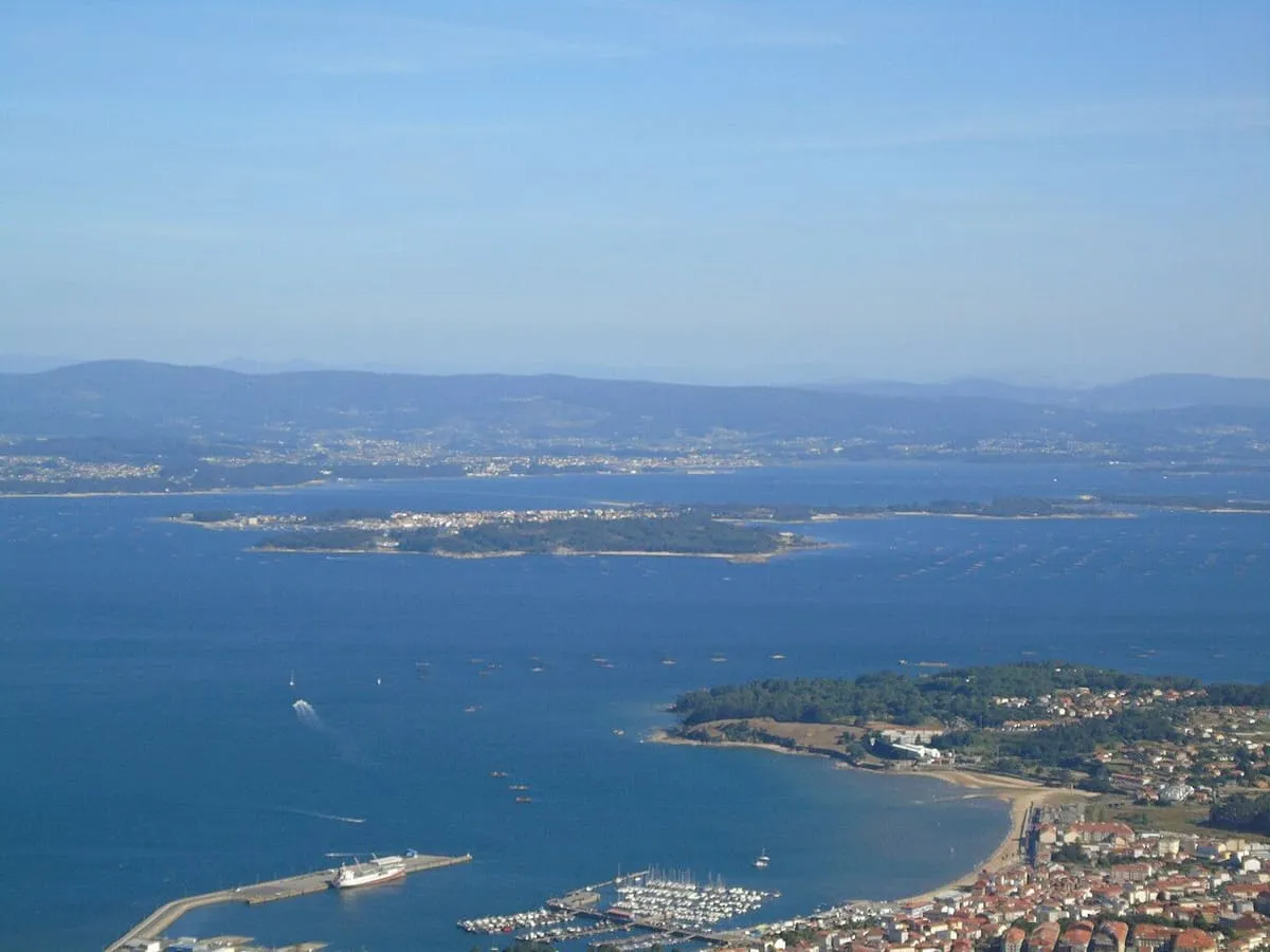 La ría de Arousa y la costa de A Pobra vistas desde el mirador de Valle-Inclán