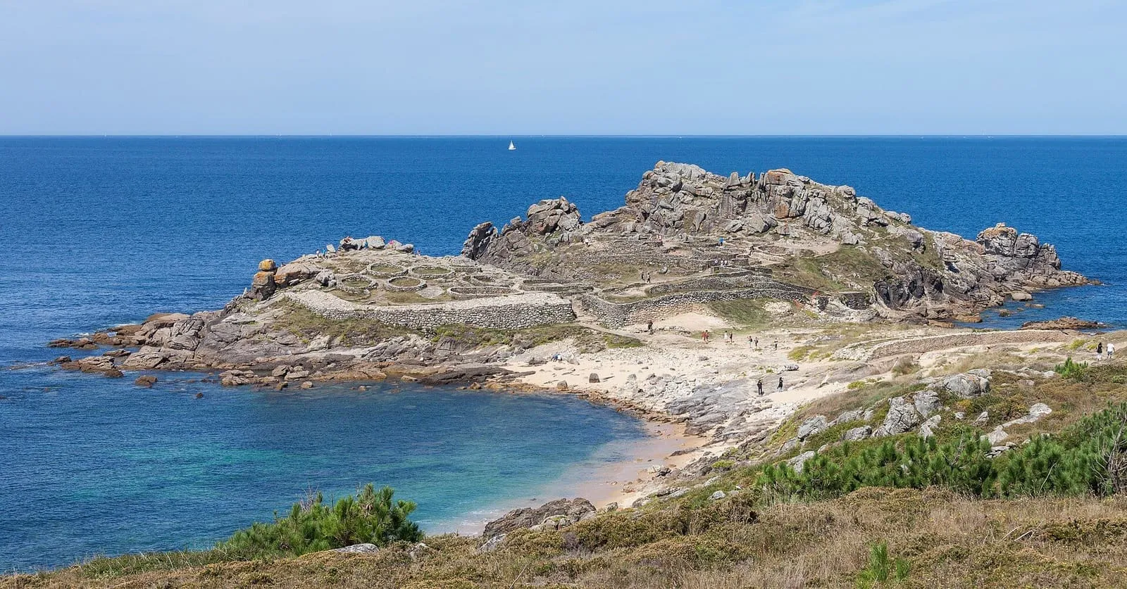 El castro de Baroña, una península de roca asomada al mar, en Porto do Son
