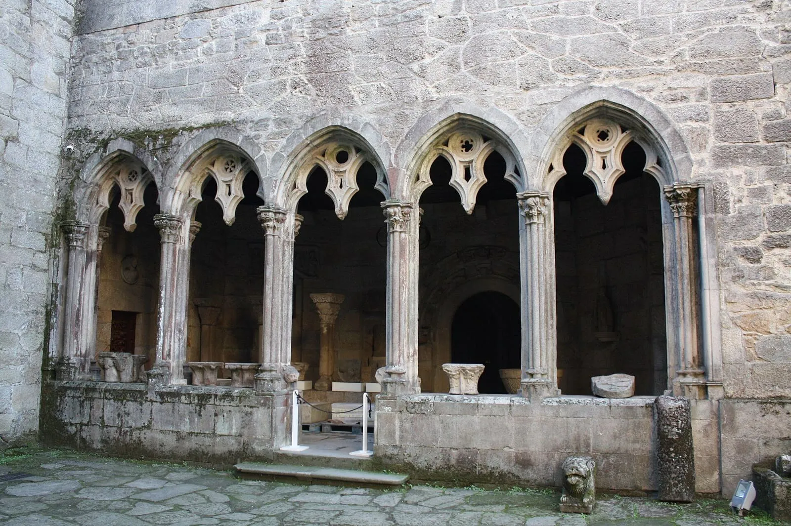 Arcadas góticas de las ruinas de San Domingos, en Pontevedra